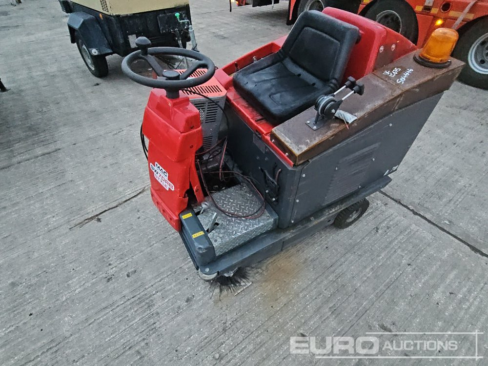 Electric Ride on Floor Sweeper, Charger - Golf cart: picture 1 Electric Ride on Floor Sweeper, Charger - Golf cart: picture 1