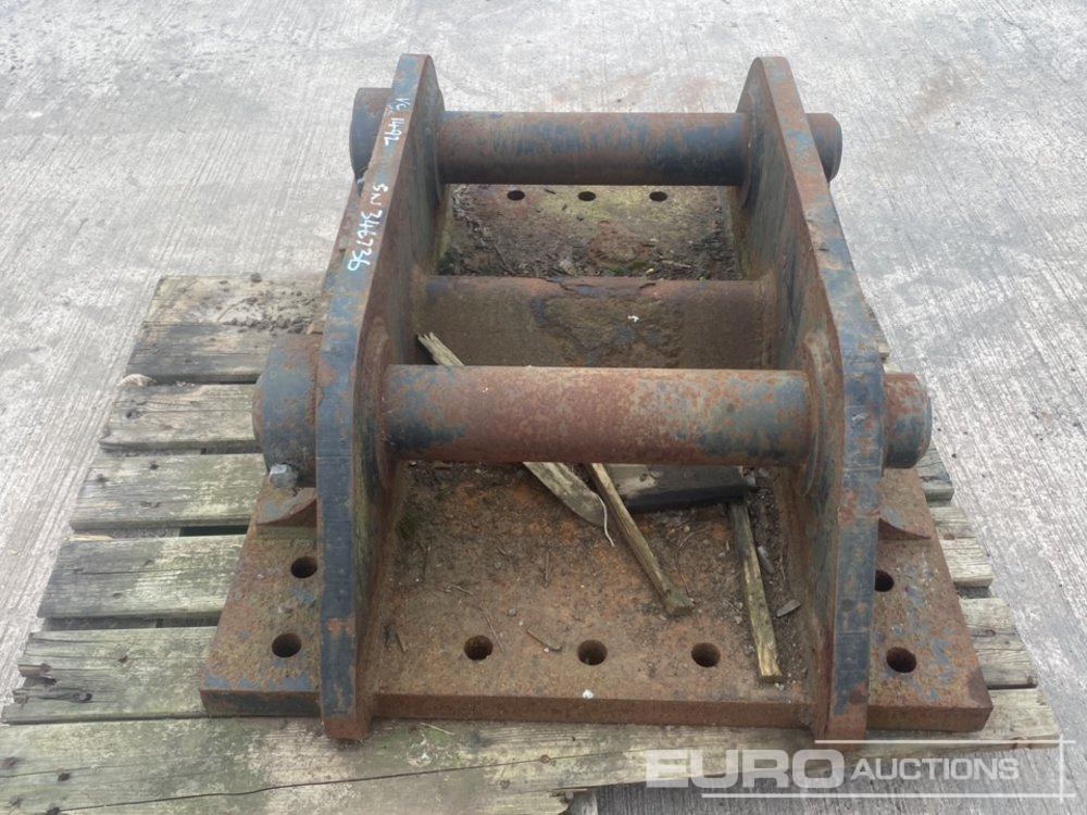 Hammer Headstock 110mm Pin to suit 50 Ton Excavator - Hydraulic hammer: picture 4 Hammer Headstock 110mm Pin to suit 50 Ton Excavator - Hydraulic hammer: picture 4