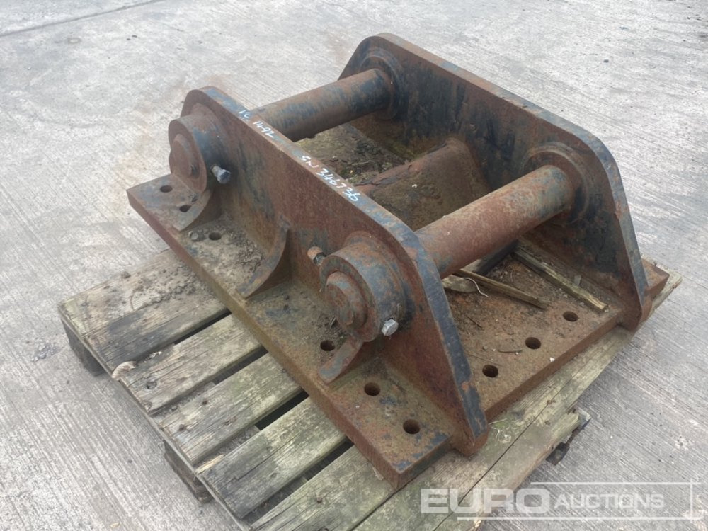 Hammer Headstock 110mm Pin to suit 50 Ton Excavator - Hydraulic hammer: picture 3 Hammer Headstock 110mm Pin to suit 50 Ton Excavator - Hydraulic hammer: picture 3