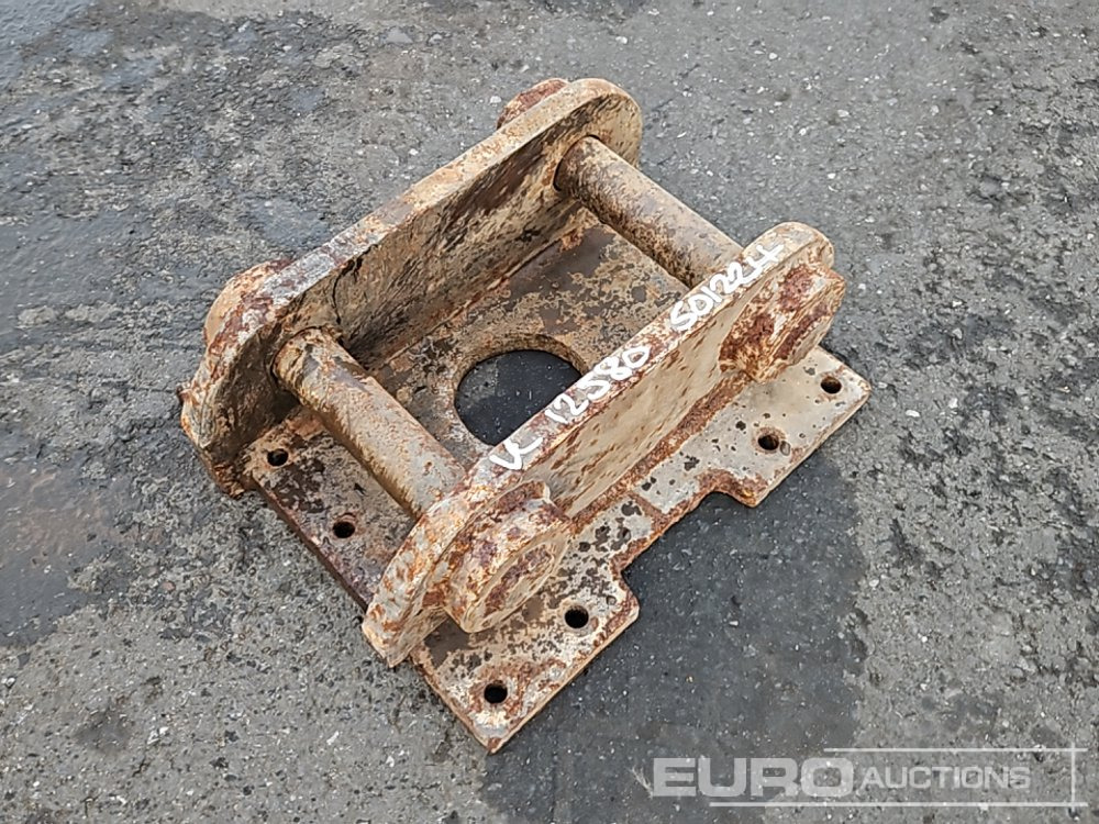 Headstock 50mm Pin to suit 6-8 Ton Excavator - Hydraulic hammer: picture 1 Headstock 50mm Pin to suit 6-8 Ton Excavator - Hydraulic hammer: picture 1