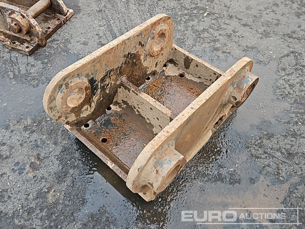 Headstock 70mm Pin to suit 14-16 Ton Excavator - Hydraulic hammer: picture 5 Headstock 70mm Pin to suit 14-16 Ton Excavator - Hydraulic hammer: picture 5