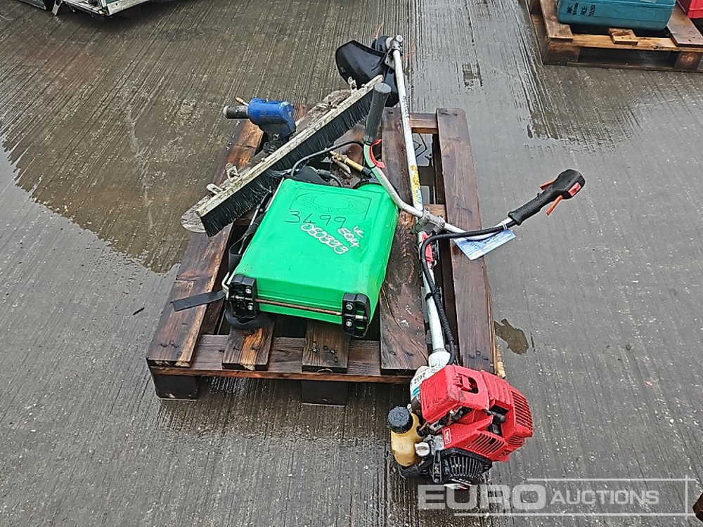 Honda Petrol Strimmer, Back Pack Pump Sprayer, Concrete Float With Brush - Construction equipment: picture 2 Honda Petrol Strimmer, Back Pack Pump Sprayer, Concrete Float With Brush - Construction equipment: picture 2