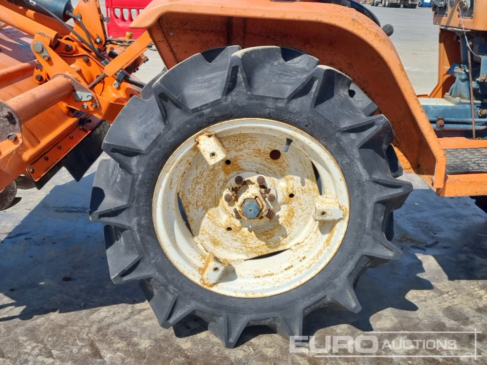 Compact tractor Kubota B1502: picture 11