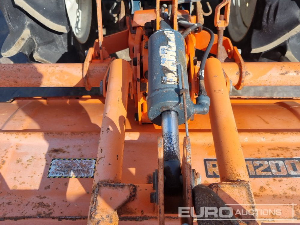 Compact tractor Kubota B1502: picture 15