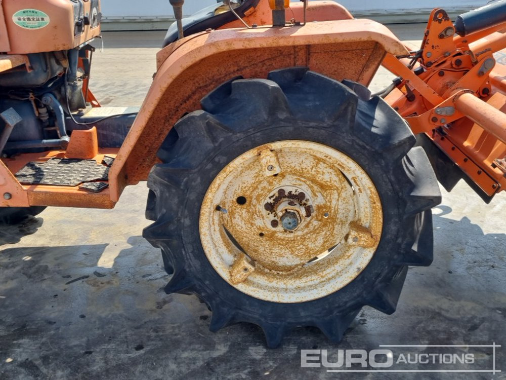Compact tractor Kubota B1502: picture 10