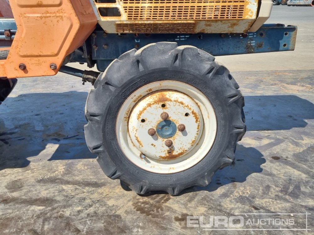 Compact tractor Kubota B1502: picture 12