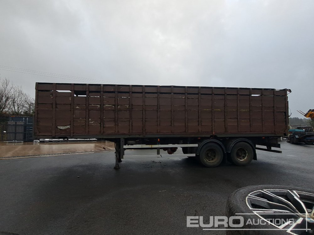 M&G 33" Twin Axle Flat Trailer, Demountable Livestock Body - Livestock semi-trailer: picture 2 M&G 33" Twin Axle Flat Trailer, Demountable Livestock Body - Livestock semi-trailer: picture 2