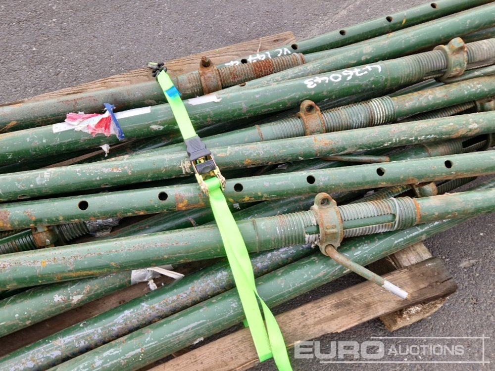 Construction equipment Pallet of Acro Props: picture 10
