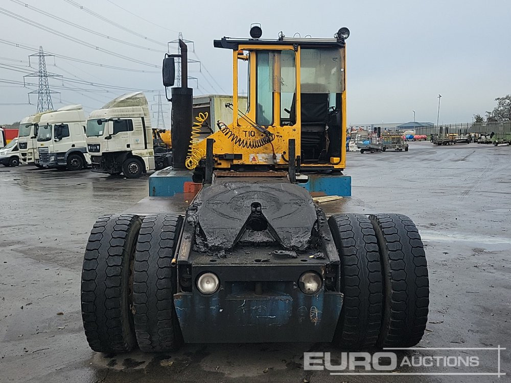 Sisu 4x2 Shunter (Runs, Hydraulic Leak) - Terminal tractor: picture 4 Sisu 4x2 Shunter (Runs, Hydraulic Leak) - Terminal tractor: picture 4