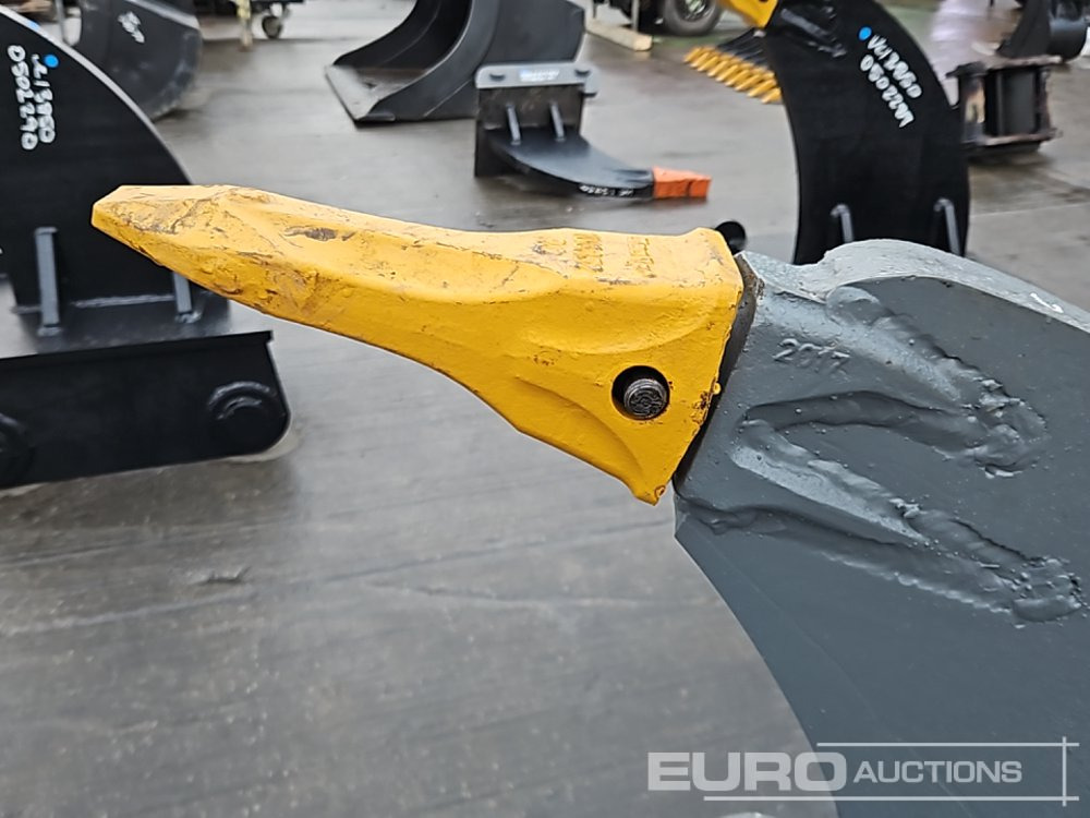 New Bucket Unused Ripper 80mm Pin to suit 20 Ton Excavator: picture 9 New Bucket Unused Ripper 80mm Pin to suit 20 Ton Excavator: picture 9