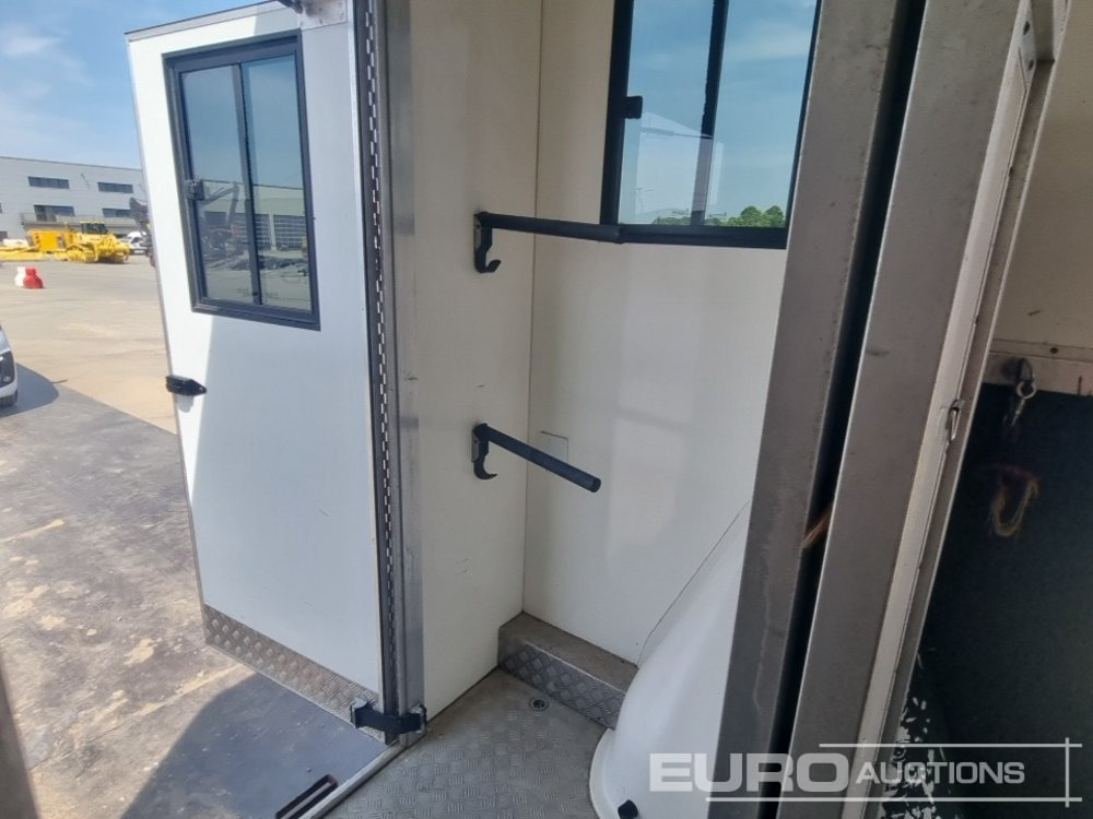 Box van Vauxhall Movano: picture 23