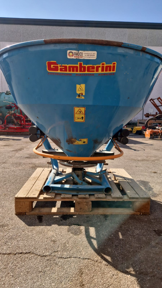 Spandiconcime usato Gamberini Magnum 750 - Fertilizer spreader: picture 3 Spandiconcime usato Gamberini Magnum 750 - Fertilizer spreader: picture 3