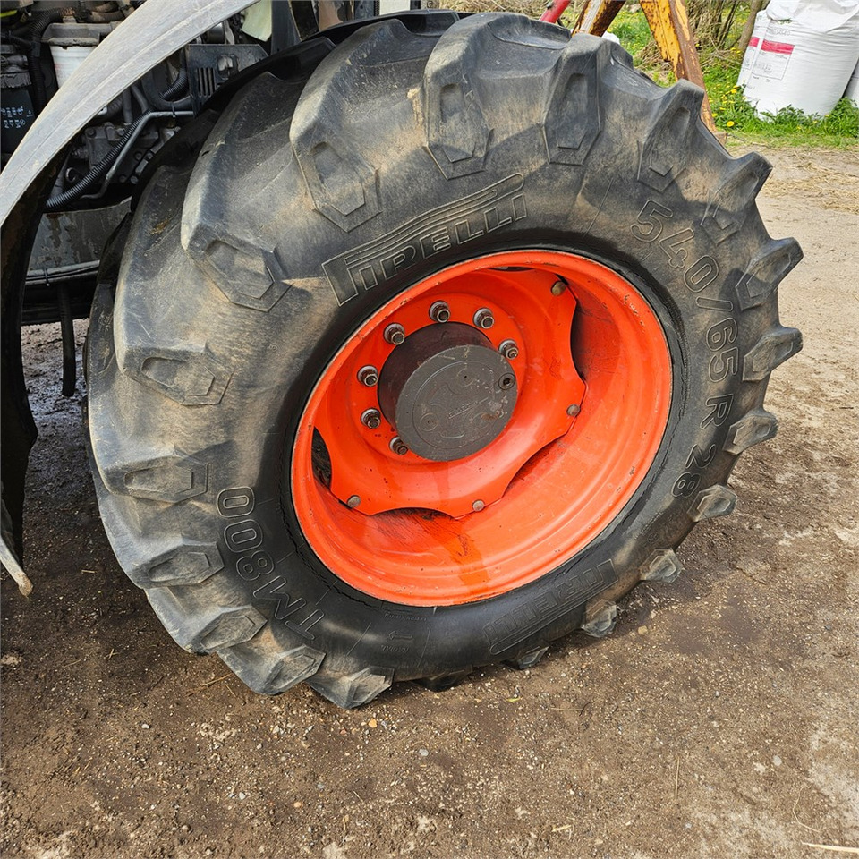 Farm tractor Claas Arion 640: picture 49