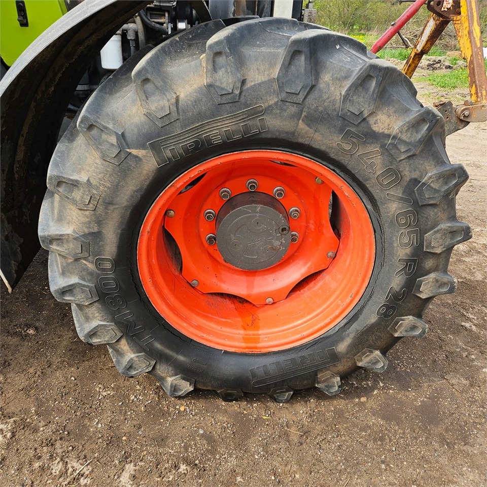 Farm tractor Claas Arion 640: picture 50