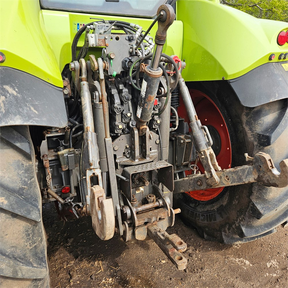 Farm tractor Claas Arion 640: picture 35