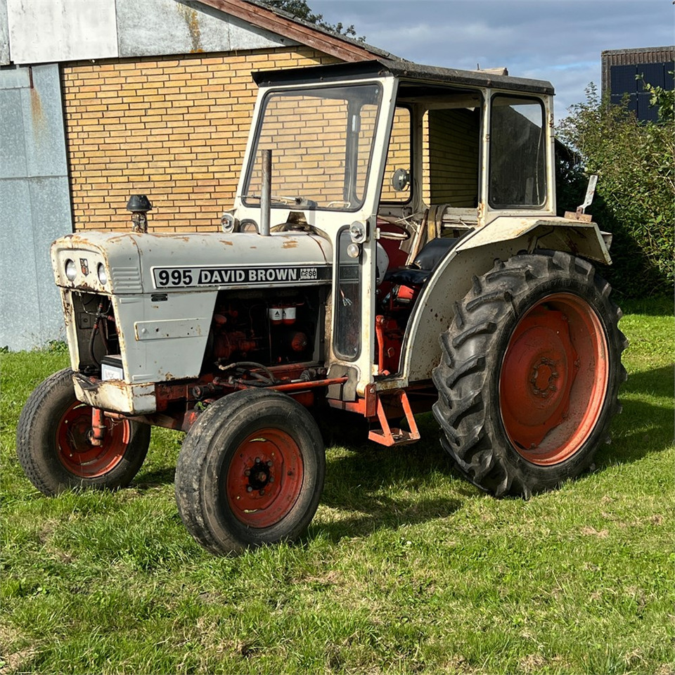 Farm tractor David Brown 995: picture 1