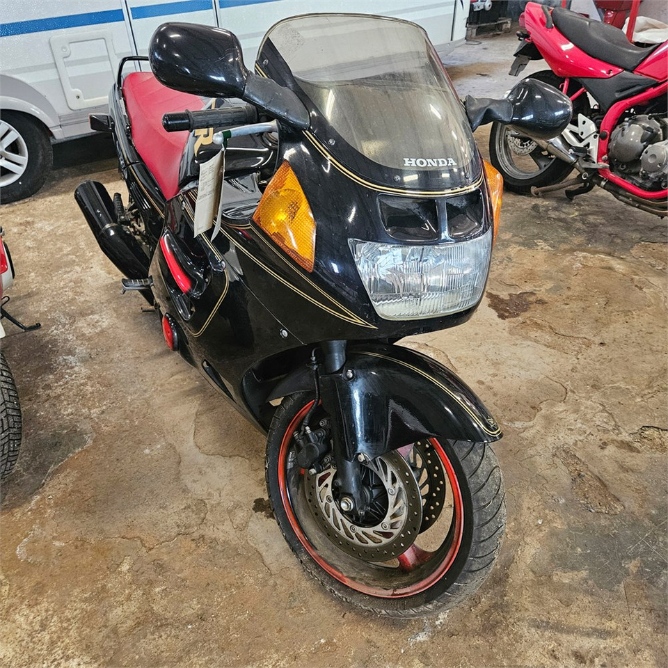 Honda CBR1000F - Motorcycle: picture 2 Honda CBR1000F - Motorcycle: picture 2