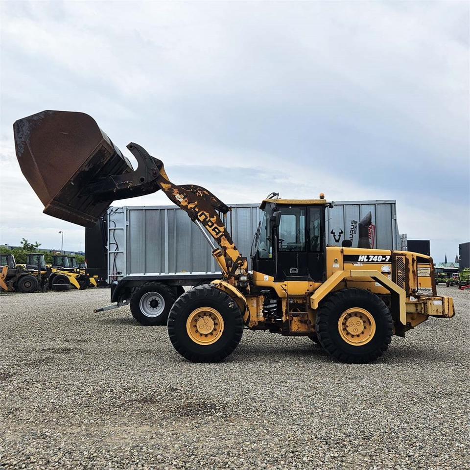 Hyundai HL740-7 - Wheel loader: picture 5 Hyundai HL740-7 - Wheel loader: picture 5