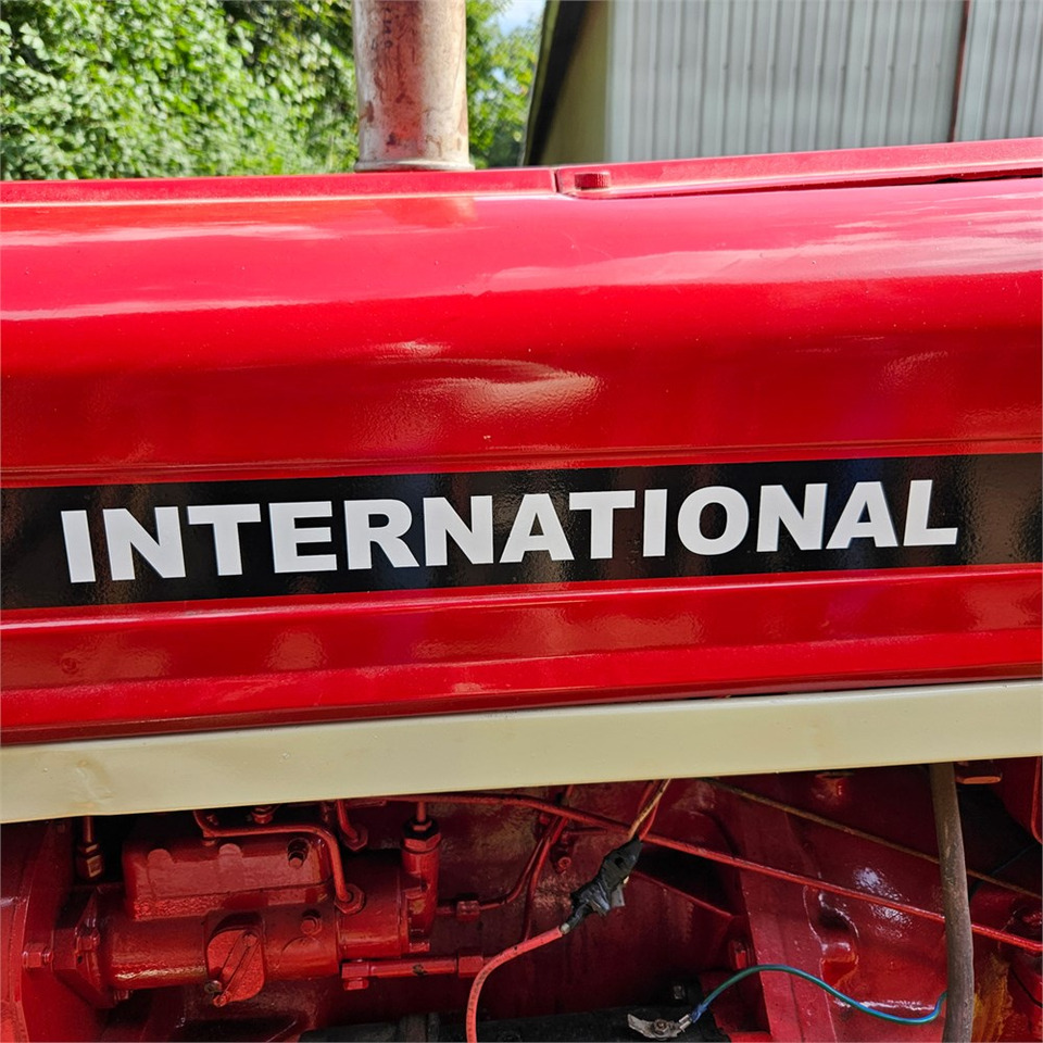 Farm tractor IH 444: picture 22
