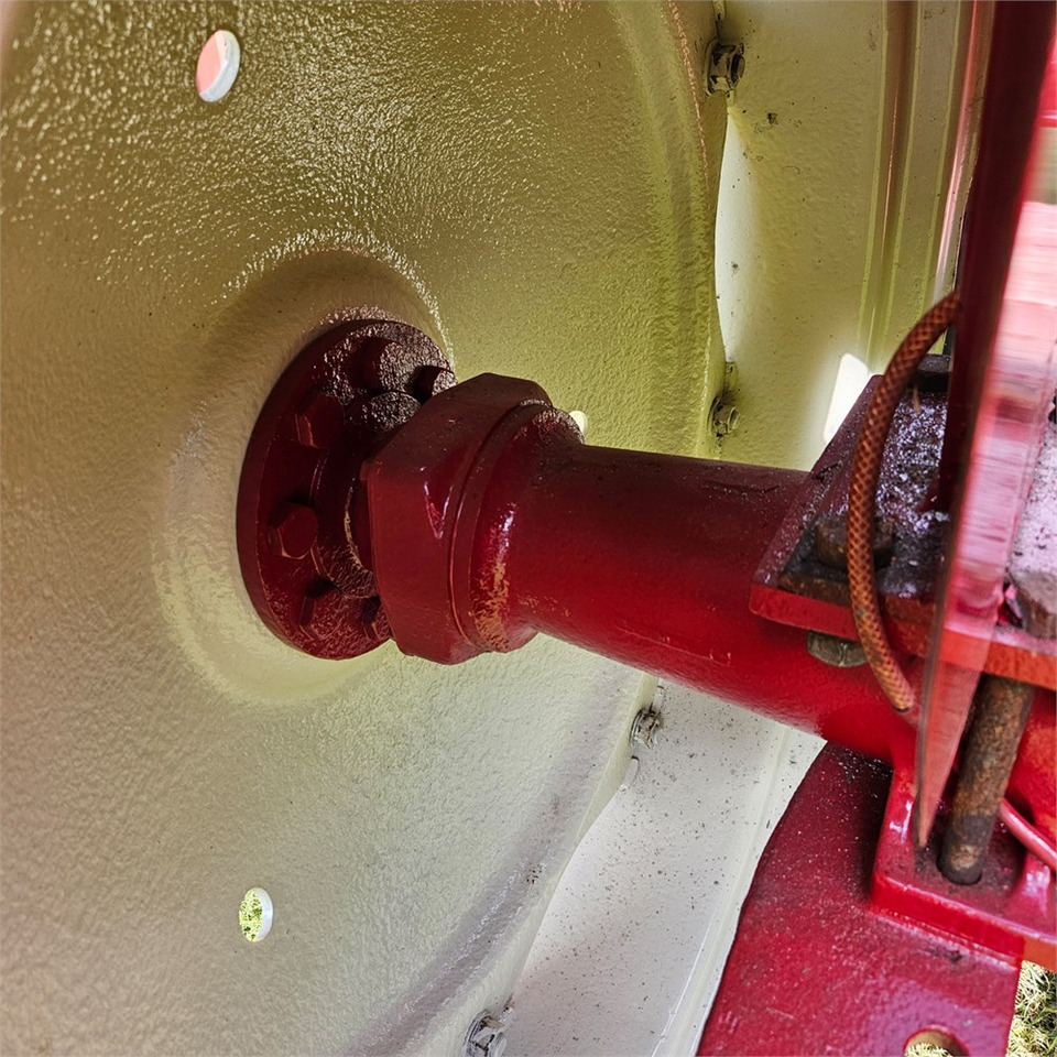 Farm tractor IH 444: picture 31