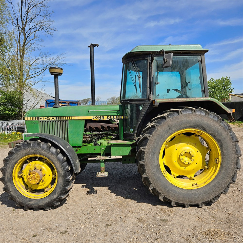 John Deere 3040 - Farm tractor: picture 2 John Deere 3040 - Farm tractor: picture 2