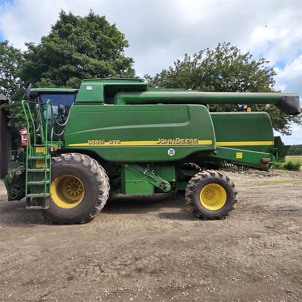 John Deere 9680i WTS - Harvester: picture 1 John Deere 9680i WTS - Harvester: picture 1