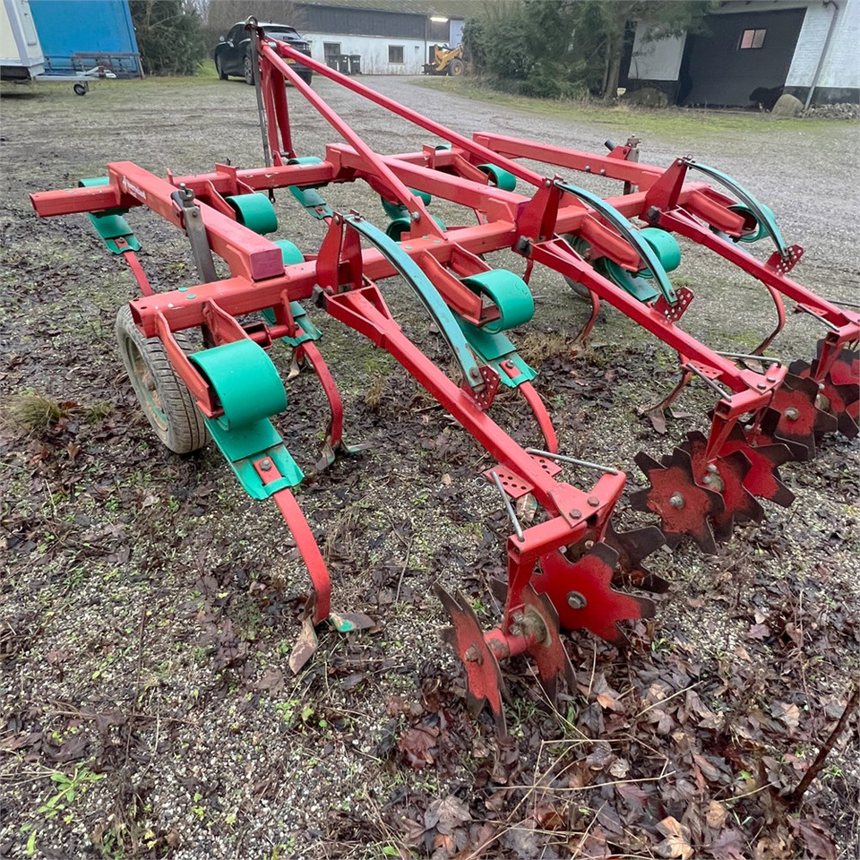 Kverneland KTS 01551B00 - Soil tillage equipment: picture 1 Kverneland KTS 01551B00 - Soil tillage equipment: picture 1