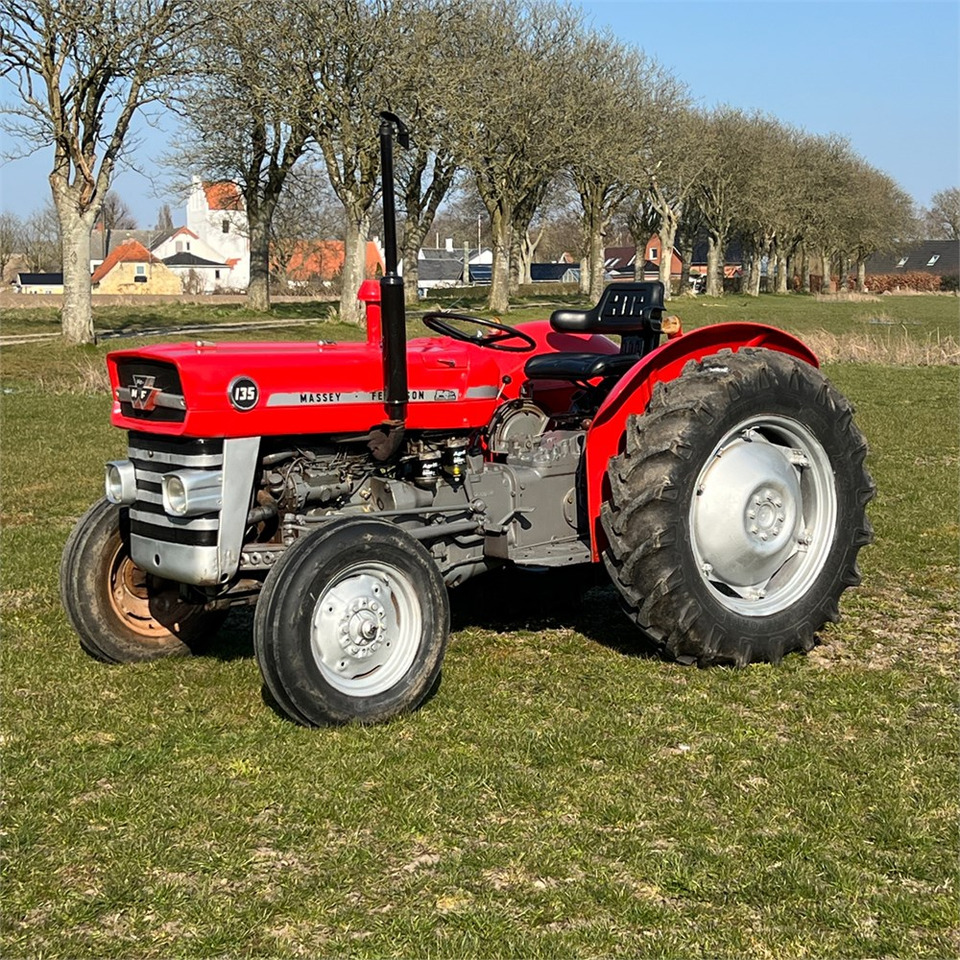 Massey Ferguson 135 Diesel - Farm tractor: picture 4 Massey Ferguson 135 Diesel - Farm tractor: picture 4
