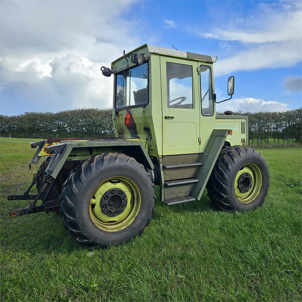 Farm tractor Mercedes Trac 900 Turbo: picture 7