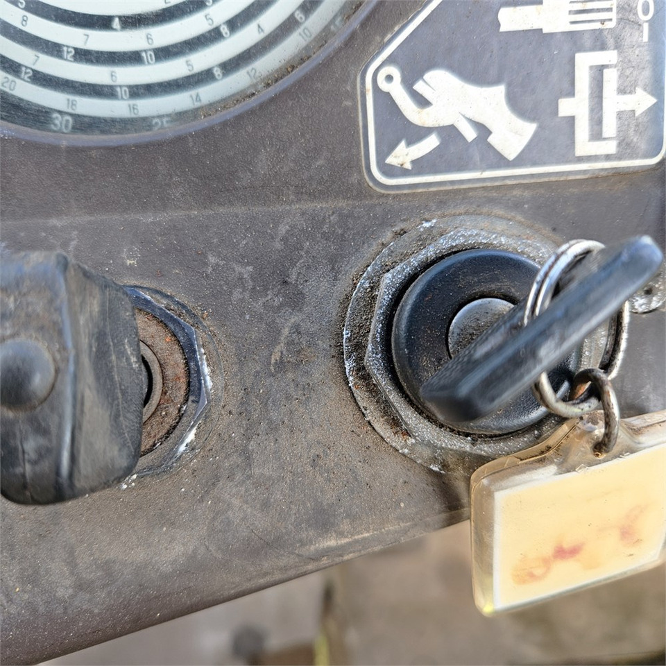 Farm tractor Mercedes Trac 900 Turbo: picture 20