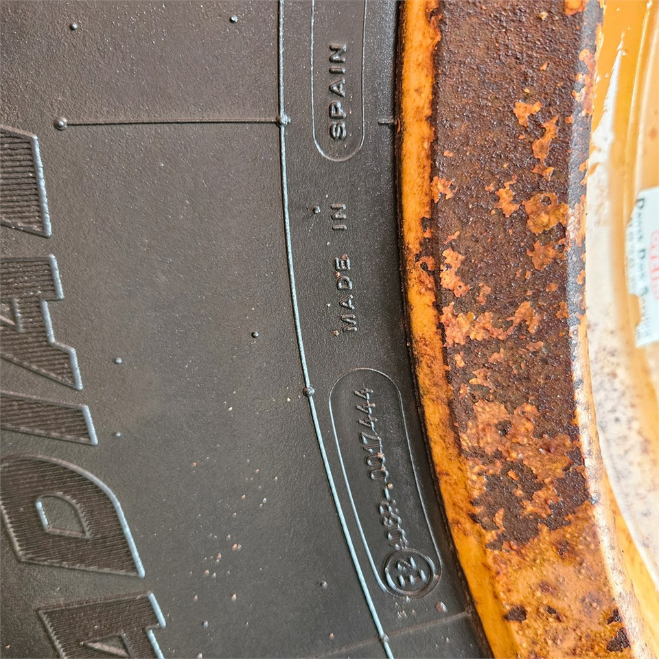 Wheel and tire package for Loader Michelin Mega X BIB: picture 16