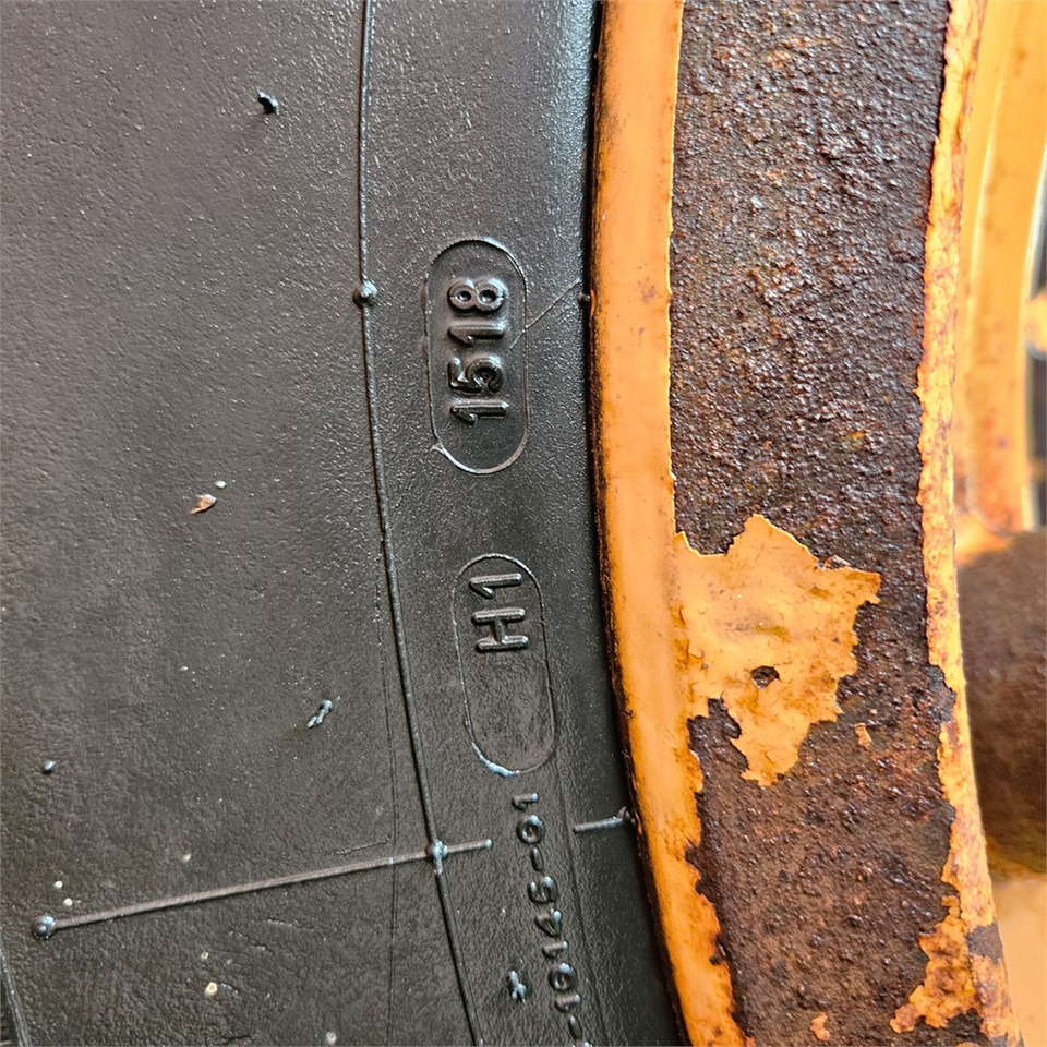 Wheel and tire package for Loader Michelin Mega X BIB: picture 17