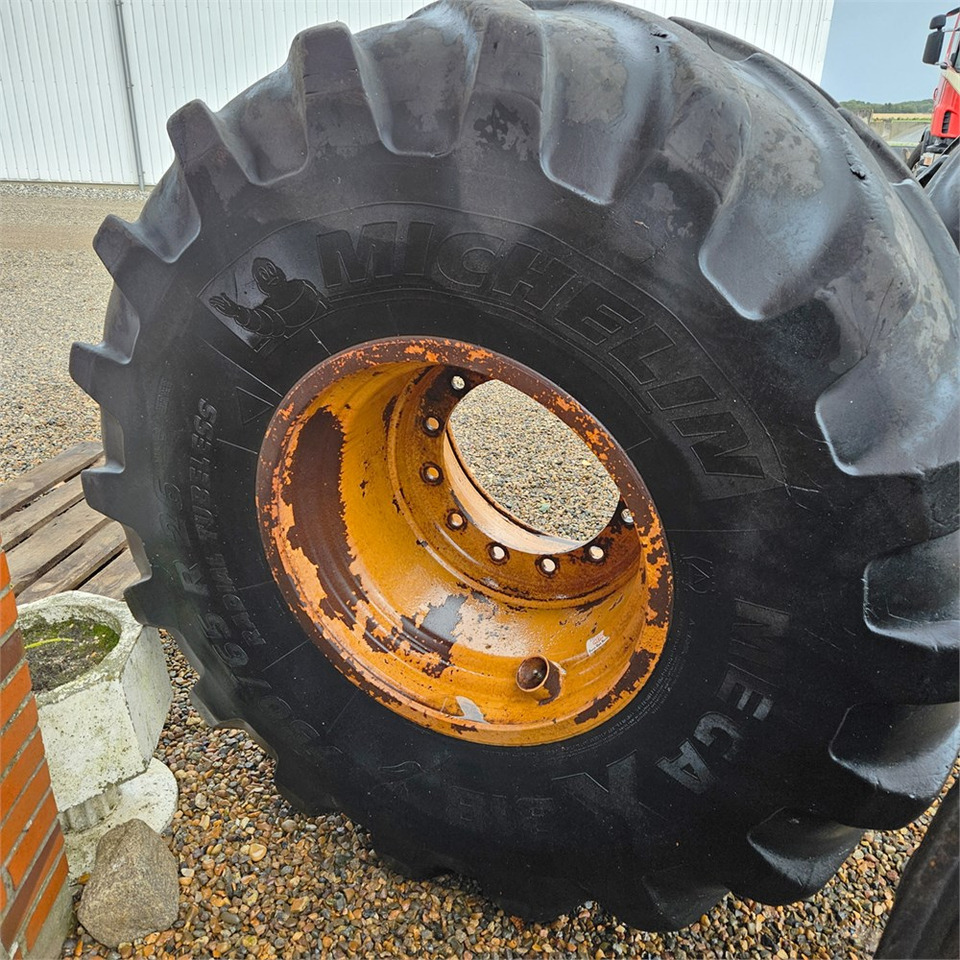 Wheel and tire package for Loader Michelin Mega X BIB: picture 12