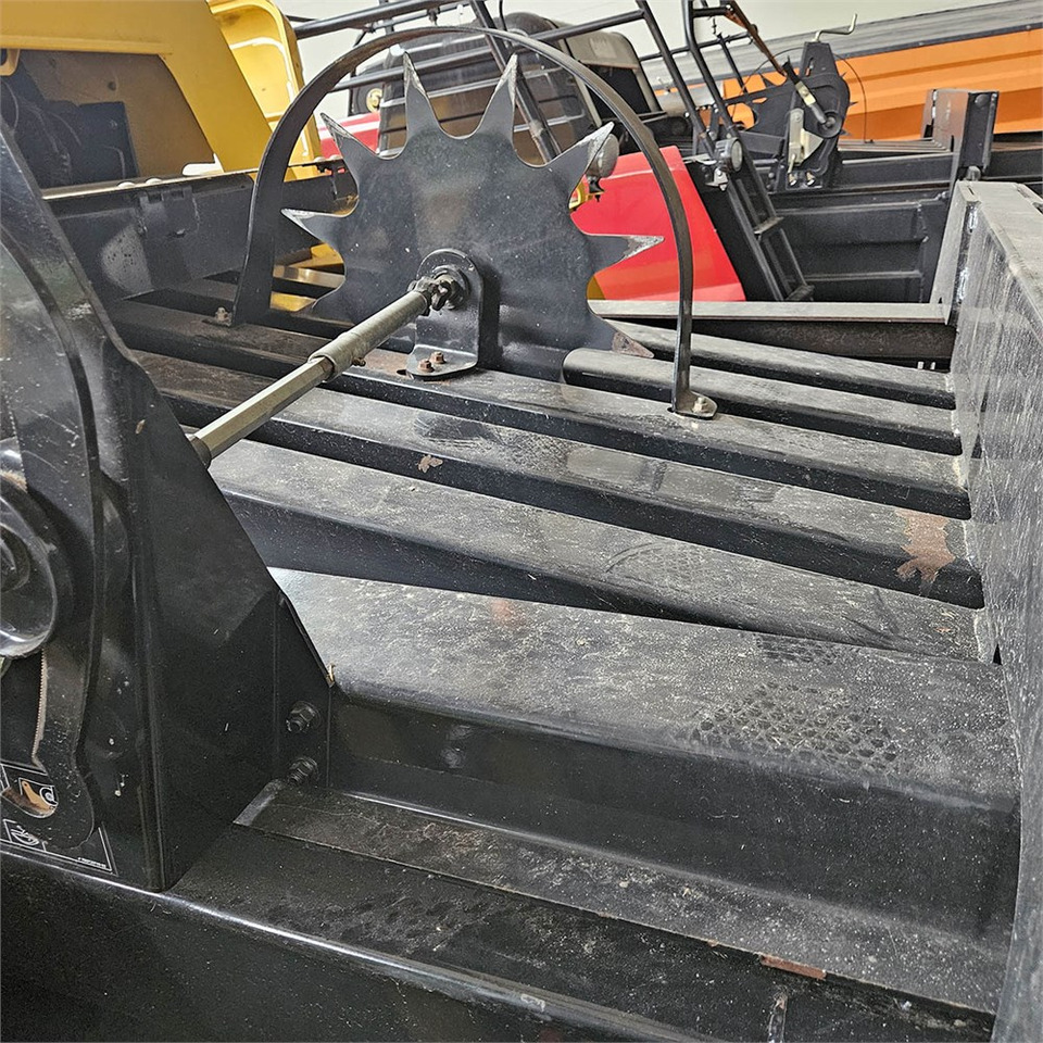 Leasing of New Holland BB9090 New Holland BB9090: picture 15 Leasing of New Holland BB9090 New Holland BB9090: picture 15