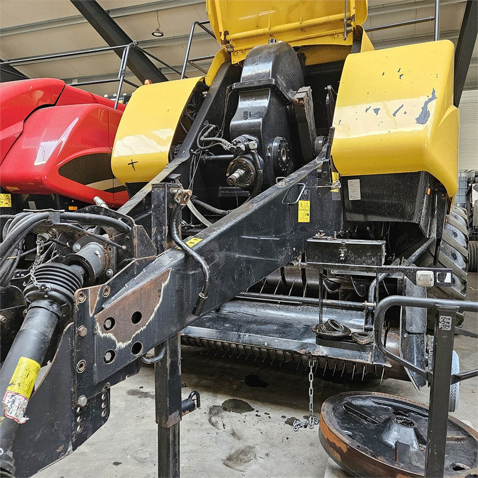 New Holland BB9090 - Hay and forage equipment: picture 2 New Holland BB9090 - Hay and forage equipment: picture 2