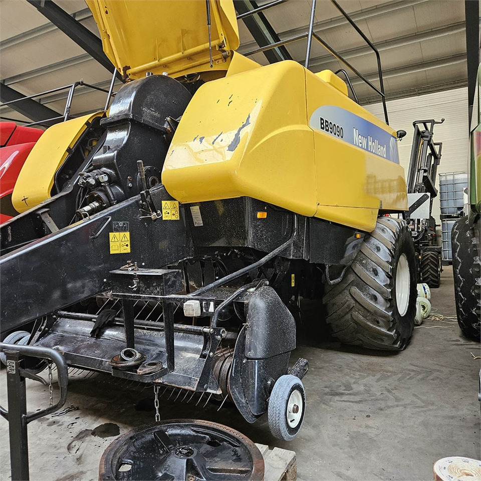 New Holland BB9090 - Hay and forage equipment: picture 1 New Holland BB9090 - Hay and forage equipment: picture 1