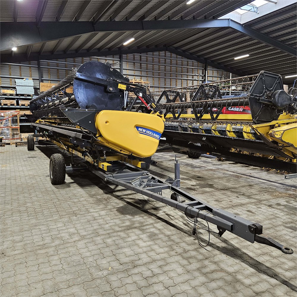 New Holland CT14 - Harvester: picture 1 New Holland CT14 - Harvester: picture 1