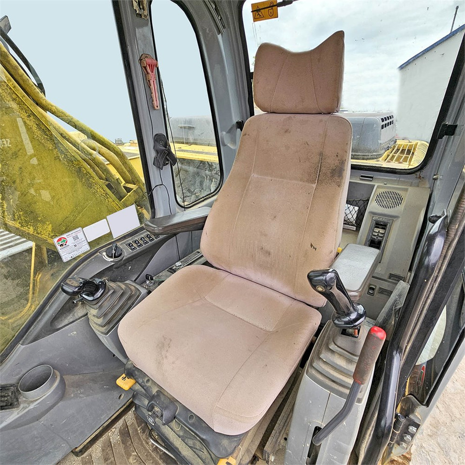 Crawler excavator New Holland E265: picture 8
