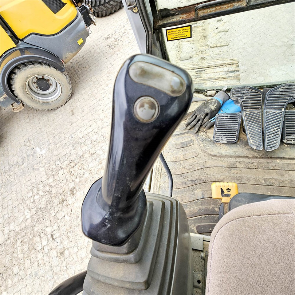 Crawler excavator New Holland E265: picture 9