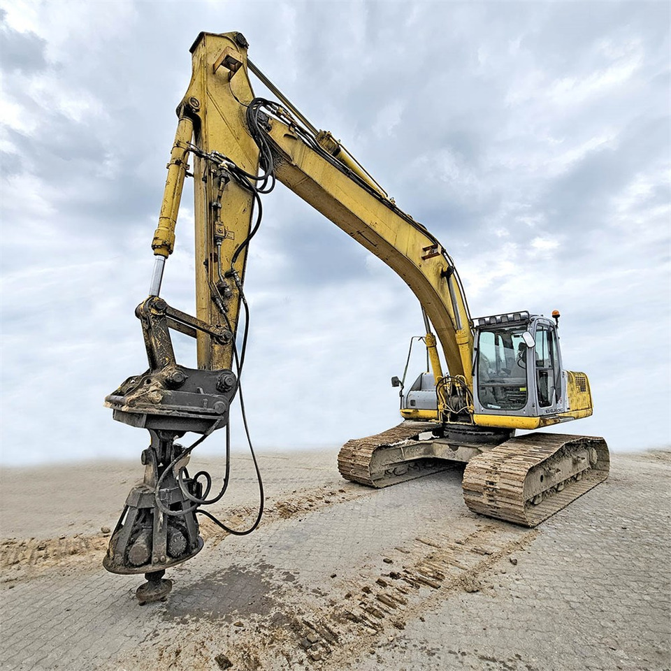 Crawler excavator New Holland E265: picture 6