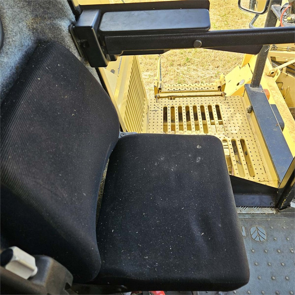 Harvester New Holland TX68: picture 24 Harvester New Holland TX68: picture 24