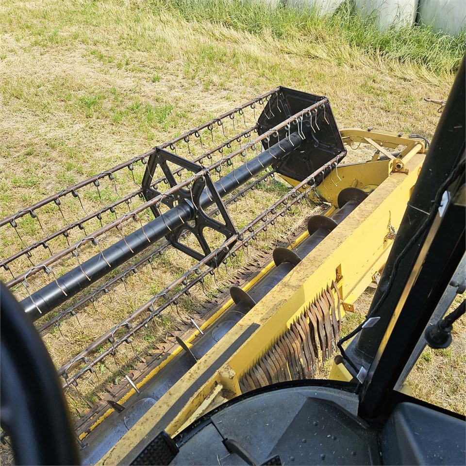 Harvester New Holland TX68: picture 22 Harvester New Holland TX68: picture 22