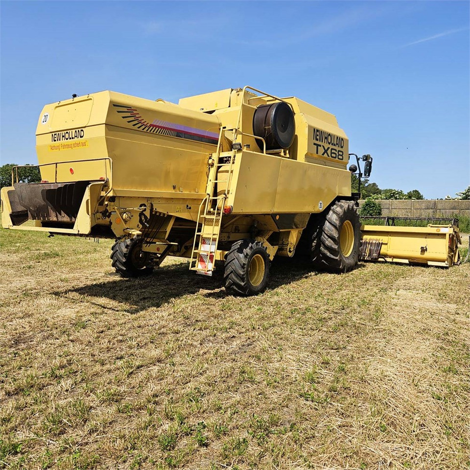 Harvester New Holland TX68: picture 8 Harvester New Holland TX68: picture 8
