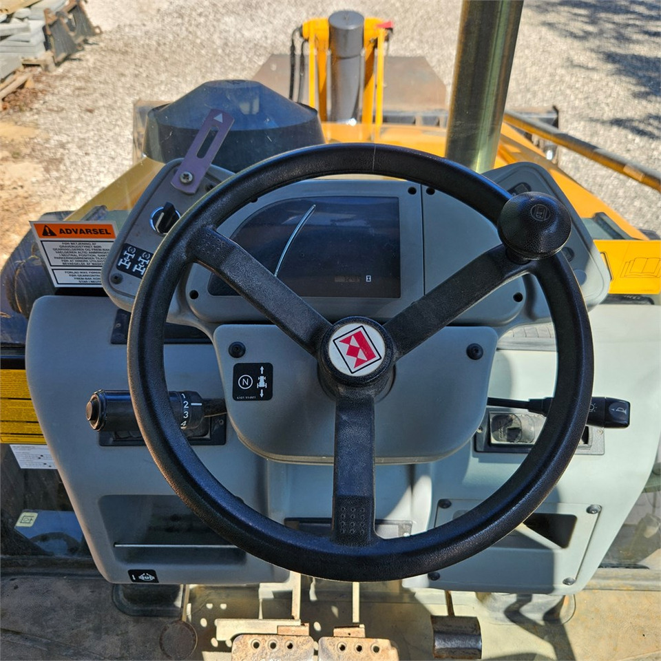 Backhoe loader Terex 860 Elite: picture 16