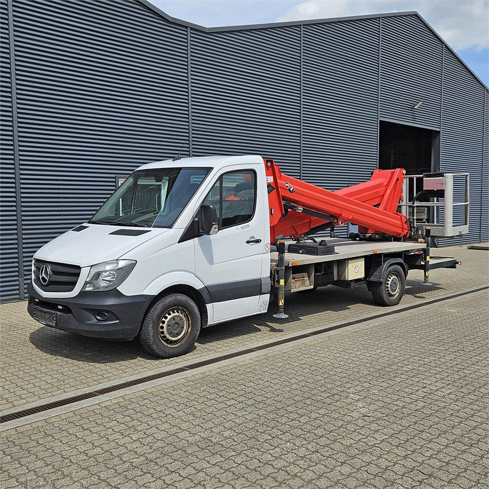 Versalift VTX-240 - Truck mounted aerial platform: picture 4 Versalift VTX-240 - Truck mounted aerial platform: picture 4