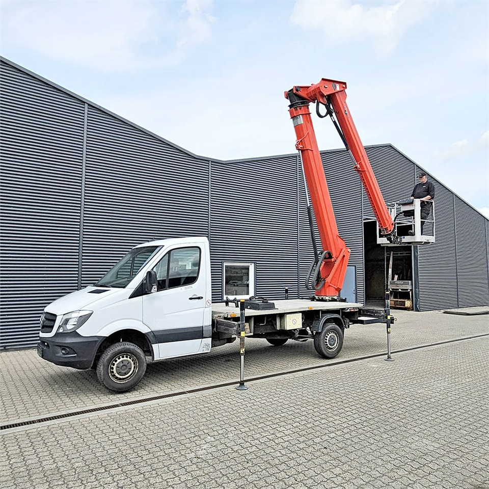 Versalift VTX-240 - Truck mounted aerial platform: picture 1 Versalift VTX-240 - Truck mounted aerial platform: picture 1