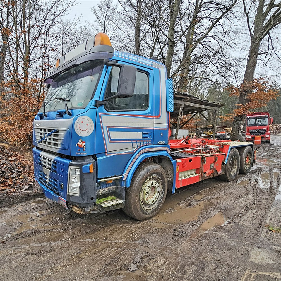 Volvo 420 - Hook lift truck: picture 2 Volvo 420 - Hook lift truck: picture 2