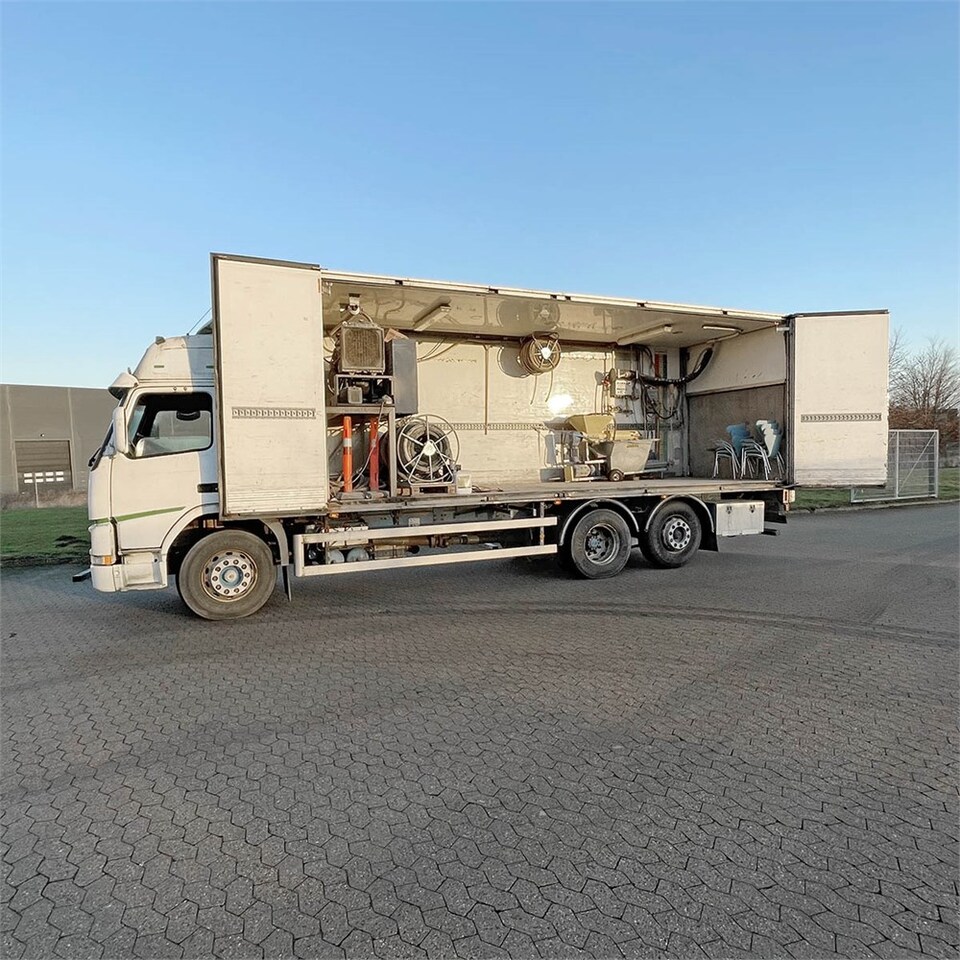 Volvo FM12 - Box truck: picture 3 Volvo FM12 - Box truck: picture 3
