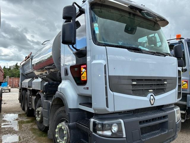 Renault GRAVILLONNEUSE RGS - Asphalt distributor: picture 1 Renault GRAVILLONNEUSE RGS - Asphalt distributor: picture 1