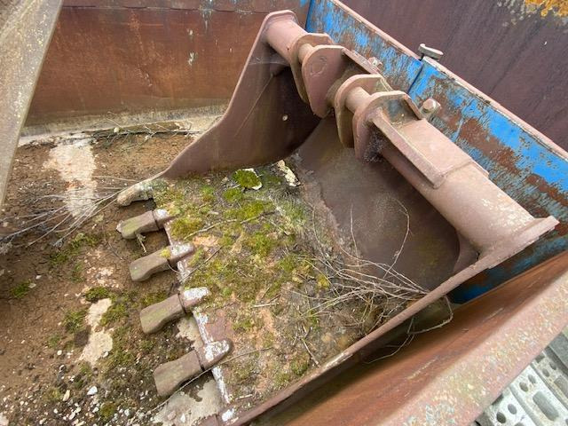 VOLVO ORIENTABLE & TERRASSEMENT 2M & 1M50 - Excavator bucket: picture 3 VOLVO ORIENTABLE & TERRASSEMENT 2M & 1M50 - Excavator bucket: picture 3